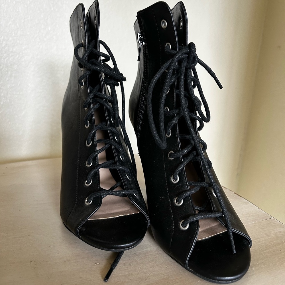 Color black - Picture 3 of 4